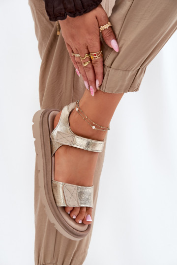 Damensandalen Feminin mit einer Plattform Zazoo 40443 goldene Farbe