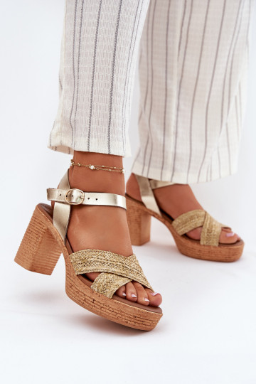 Goldene Damen-Sandalen mit Absatz und geflochtenem Riemen Zazoo 40460