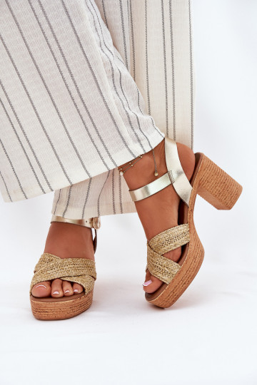 Goldene Damen-Sandalen mit Absatz und geflochtenem Riemen Zazoo 40460 2