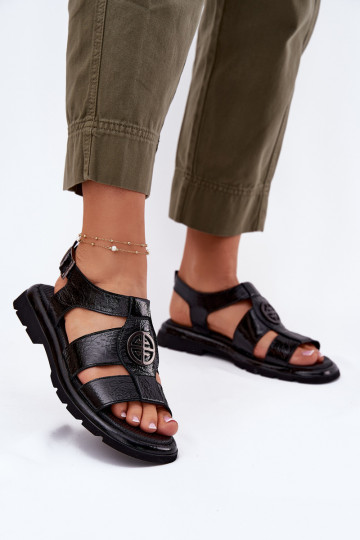 Damensandalen Feminin mit Lackeffekt Mit Dekorationen Detalem Artiker 56C0691 schZuarze Farbe