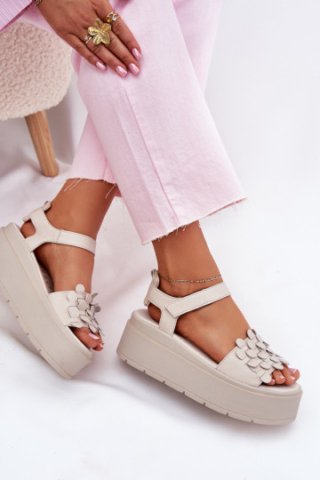 Damensandalen Feminin mit einer Plattform CheBello 4701 Beige