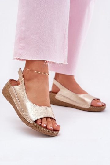 Damensandalen Feminin Auf einem Keil Es mussciejka L7069 -25 goldene Farbe