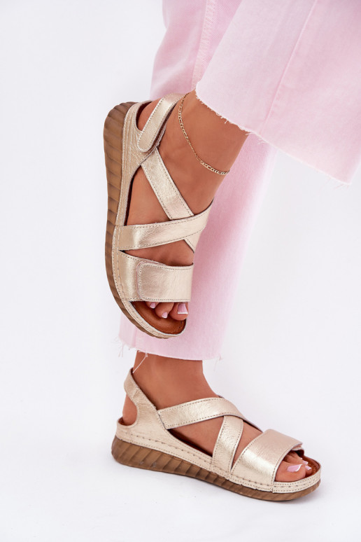 Damensandalen Feminin mit Klebeverschlüssen Es mussciejka L6848-25 goldene Farbe Damensandalen Feminin mit Klebeverschlüssen Es mussciejka L6848-25 goldene Farbe