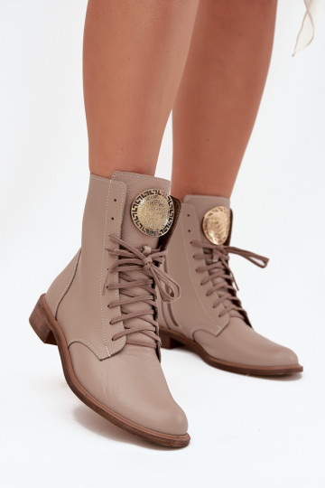 Zazoo 3084 sandfarbene Leder-Stiefeletten für Damen mit breiten Absätzen und goldfarbenen Details 2