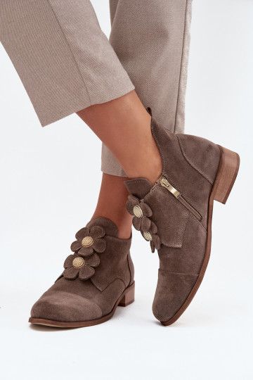 Zazoo 3080 sandfarbene Wildlederschuhe für Damen mit dekorativen Blumenmotiven 2