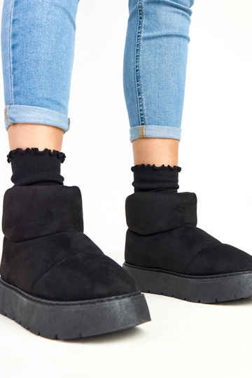 Schwarze gefütterte...