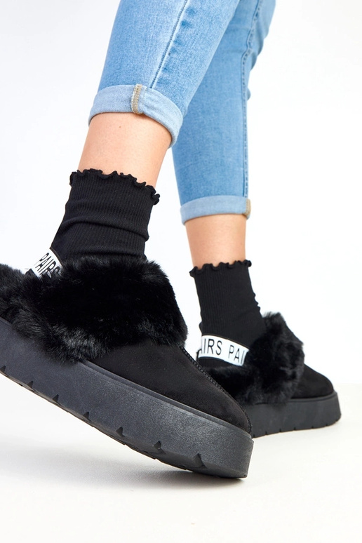 Schwarze kurze, von Pelz beheizte...