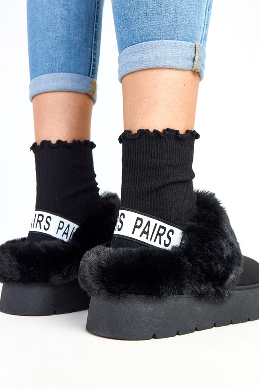 Schwarze kurze, von Pelz beheizte...