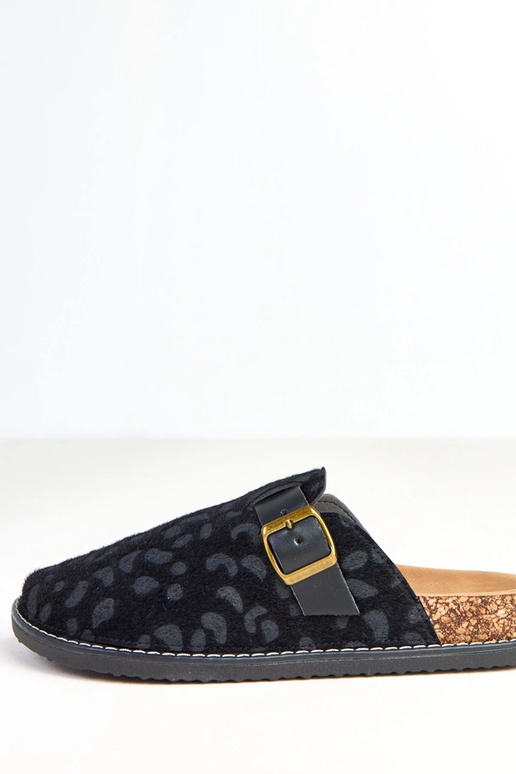 Schwarze Damen-Schlappen auf... Schwarze Damen-Schlappen auf...