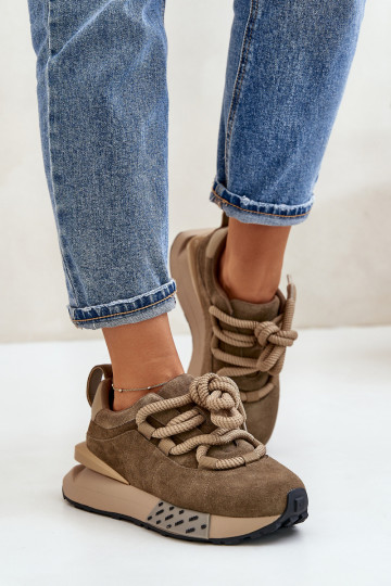 aus INildleder Sneakers Stilvollllschuhe Feminin mit einer PlattformGrubym Schnürungm Artiker 54C1466 braune Farbe