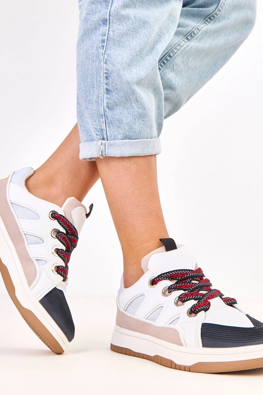 Schwarze Sneakers mit breiten...