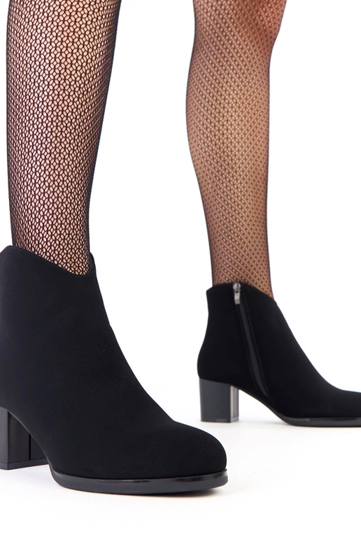 Schwarze Stiefeletten mit subtilen...