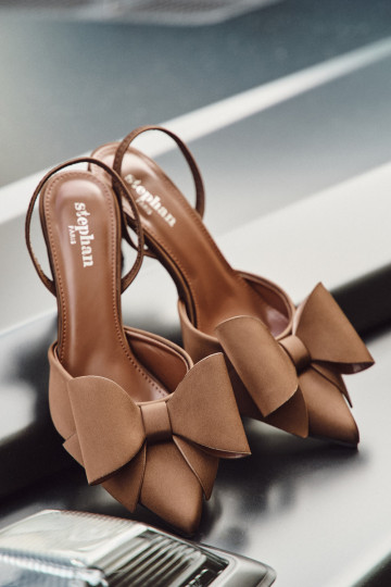 High Heels mit offenen Absätzen und Schleife in brauner Farbe Eklevia