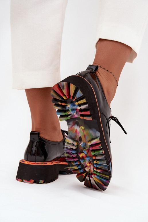 Haut Schuhe Feminin mit Lackeffekt Artiker 57C0176 schZuarze Farbe