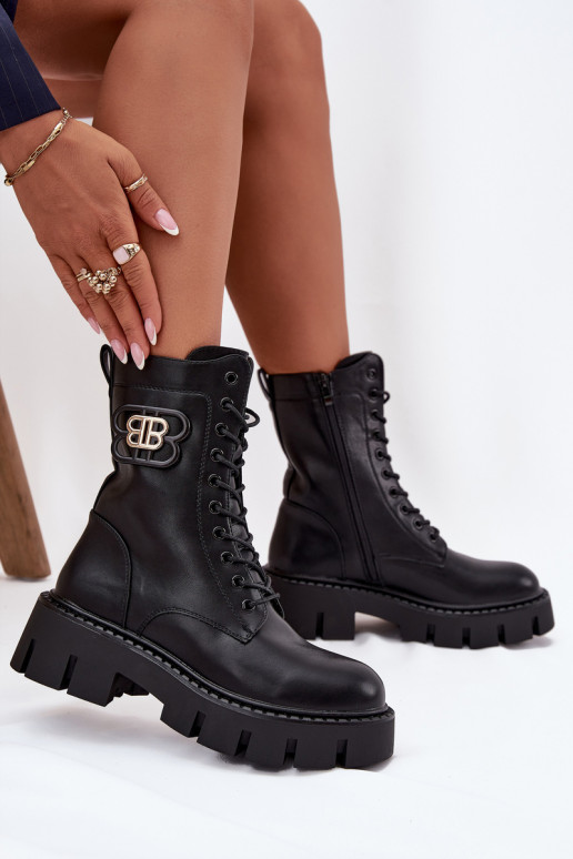 Warm gefütterte Damenstiefeletten und Noker mit Ornamenten in schwarz Melisse Warm gefütterte Damenstiefeletten und Noker mit Ornamenten in schwarz Melisse