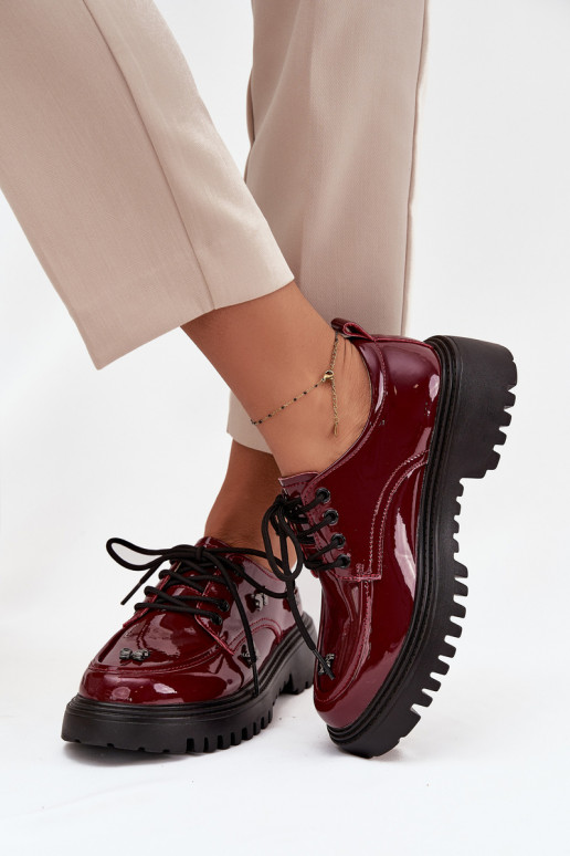 mit Lackeffekt Haut Schuhe FemininPrzypinkami Artiker 57C0336 Burgund