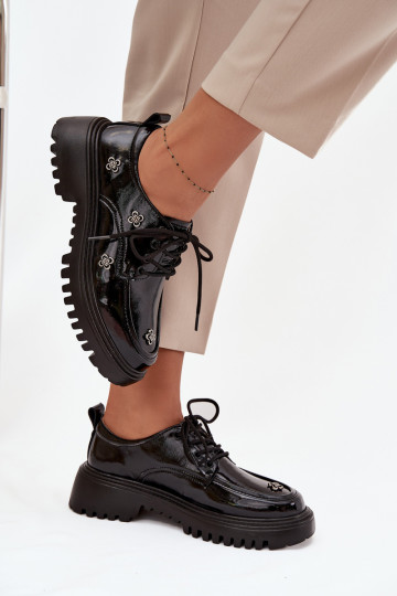 mit Lackeffekt Haut Schuhe FemininPrzypinkami Artiker 57C0333 schZuarze Farbe