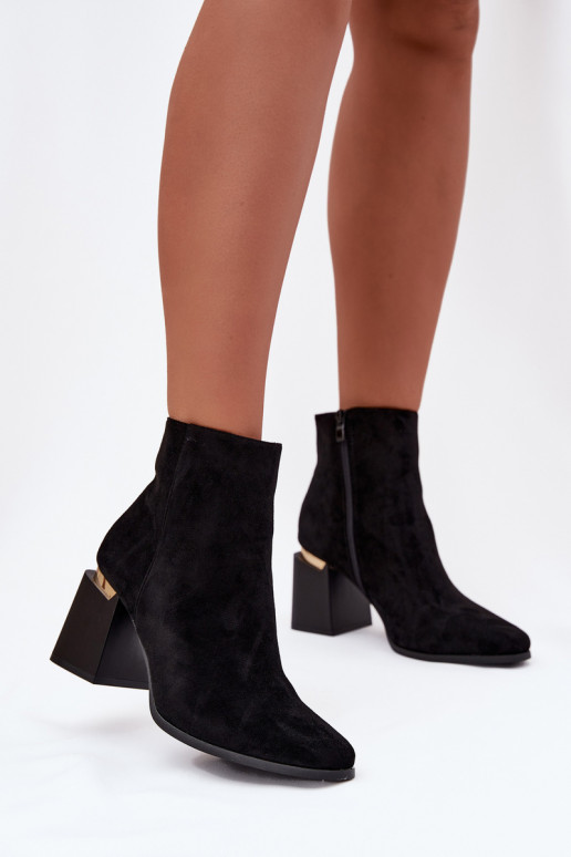 Warm gefütterte Damenstiefeletten aus schwarzem Eko-Suede Brivelle Warm gefütterte Damenstiefeletten aus schwarzem Eko-Suede Brivelle