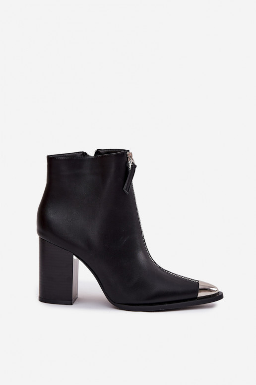 Damenstiefeletten mit dekorativen Reißverschlüssen in Schwarz "Niviane" Damenstiefeletten mit dekorativen Reißverschlüssen in Schwarz "Niviane"