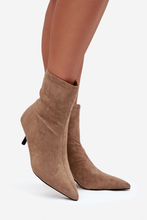 Warmes Damenstiefeletten mit dünnen Absätzen aus Eco-Suede in Sandfarbe "Belisse" Warmes Damenstiefeletten mit dünnen Absätzen aus Eco-Suede in Sandfarbe "Belisse"