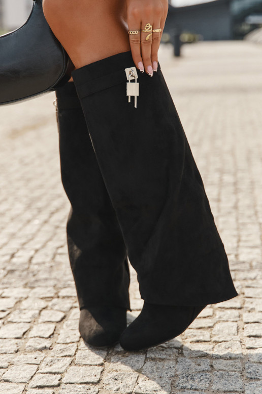 Damen-Overknees mit Plateau und Riemchen in Schwarz, mit silbernen Details, Korivelle Damen-Overknees mit Plateau und Riemchen in Schwarz, mit silbernen Details, Korivelle