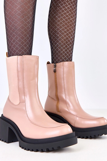 Beżowe botki na słupku z...
