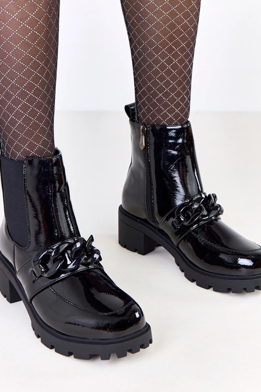Czarne botki lakierowane zdobione...