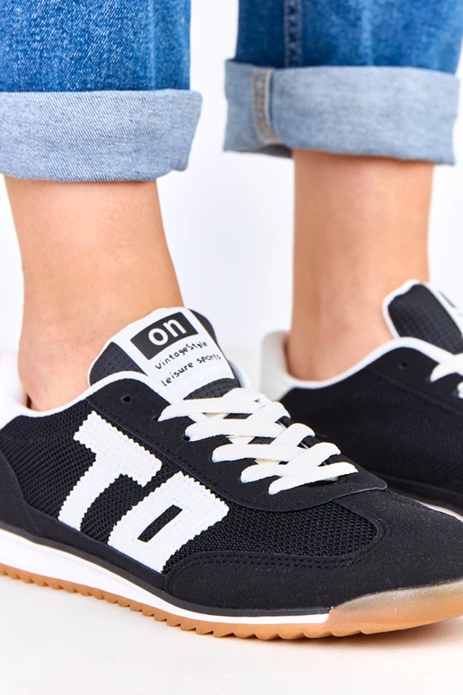 Schwarze Sportschuhe mit weißen...