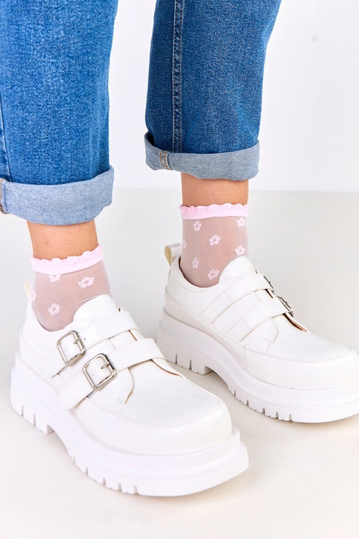 Weiße Halbstiefel auf massiver Sohle,...