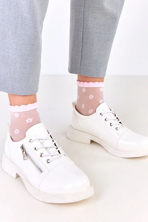 Weiße lackierte Halbstiefel für...