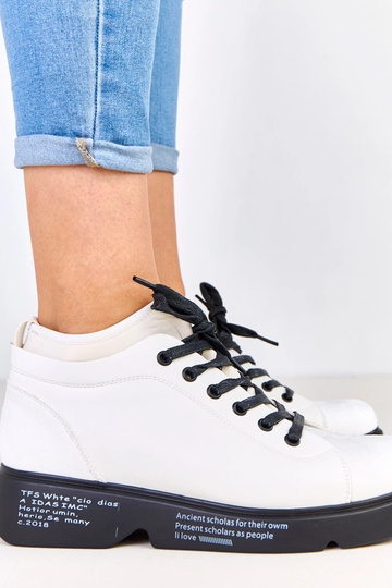 Balte Halbschuhe mit Muster...
