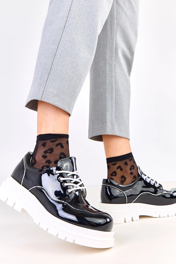 Schwarze Halbschuhe auf... 2