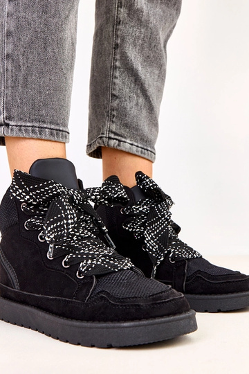 Schwarze hohe Sportschuhe mit dicken Schnürsenkeln Klevis 2