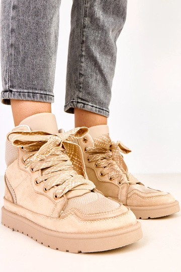Sandfarbene hohe Sneakers mit dicken Schnürsenkeln Klevis 2