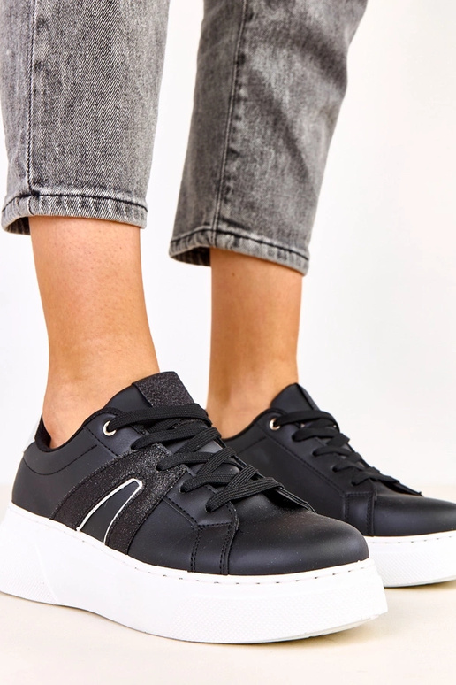 Schwarze Sneakers mit Plattform und...