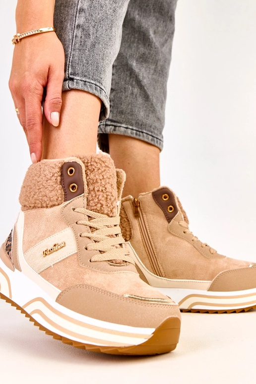 Dunkel-sandfarbene hohe warme...