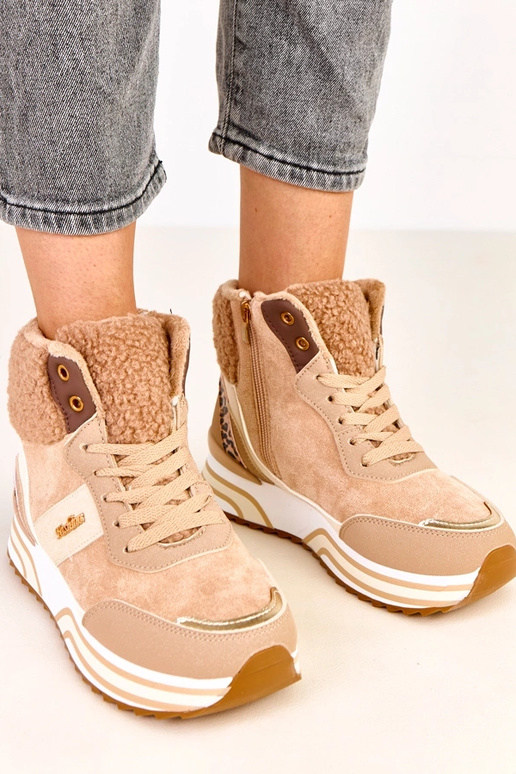 Dunkel-sandfarbene hohe warme...