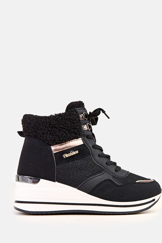 Schwarze hohe warme Sneakers mit... Schwarze hohe warme Sneakers mit...