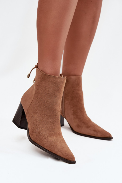 Damenstiefel mit stilvollen Details braune Farbe Halisse Damenstiefel mit stilvollen Details braune Farbe Halisse