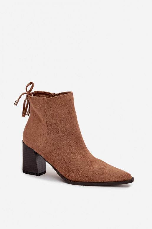 Damenstiefel mit stilvollen Details braune Farbe Halisse Damenstiefel mit stilvollen Details braune Farbe Halisse