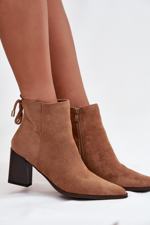 Damenstiefel mit stilvollen Details braune Farbe Halisse Damenstiefel mit stilvollen Details braune Farbe Halisse