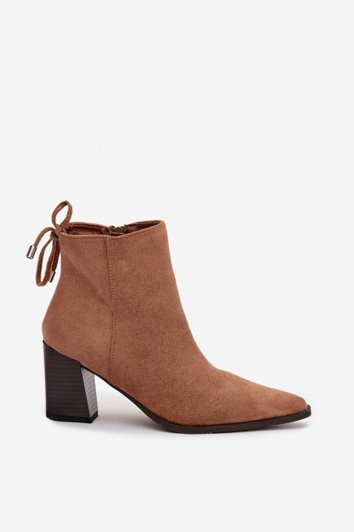 Damenstiefel mit stilvollen Details braune Farbe Halisse Damenstiefel mit stilvollen Details braune Farbe Halisse