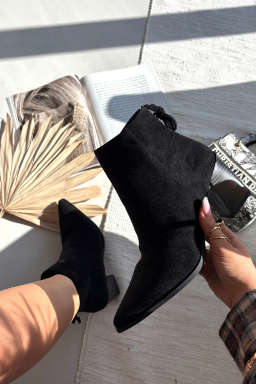 Damenstiefel mit stilvollen Details schZuarze Farbe Halisse