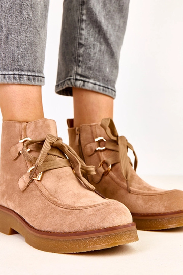 Beige warme Stiefel mit dekorativen Schnürsenkeln, Katrins