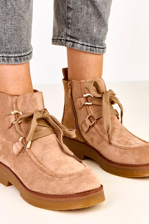 Beige warme Stiefel mit dekorativen...