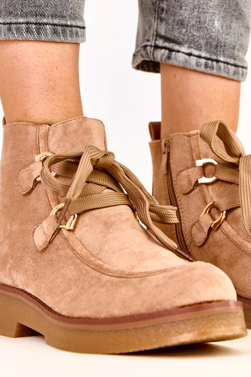 Beige warme Stiefel mit dekorativen...