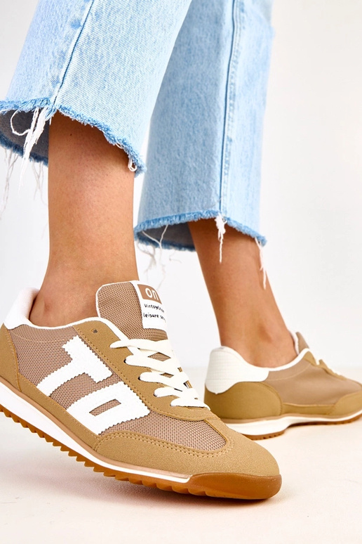 Grüne Sportschuhe mit weißen...