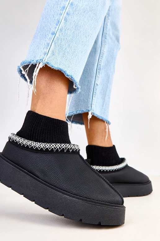 Schwarze Schneestiefel mit Sockenform...