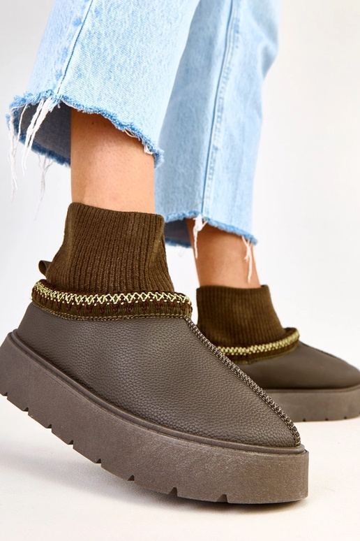 Grüne Schneestiefel mit Sockenform...