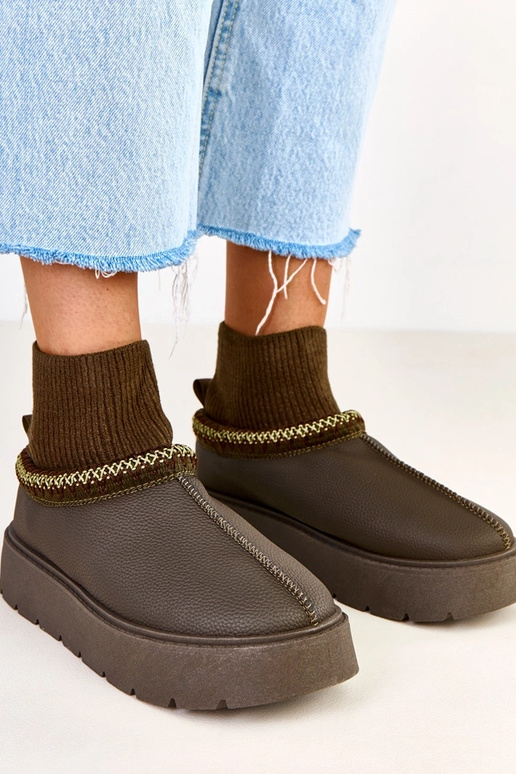 Grüne Schneestiefel mit Sockenform...